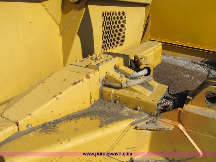 image for item F8960 2002 Reynolds 18 CMX pan scraper