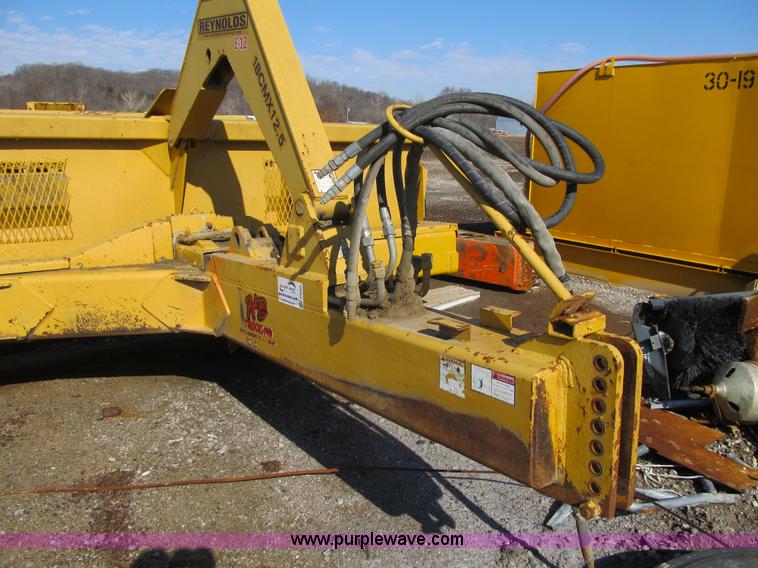 image for item F8960 2002 Reynolds 18 CMX pan scraper