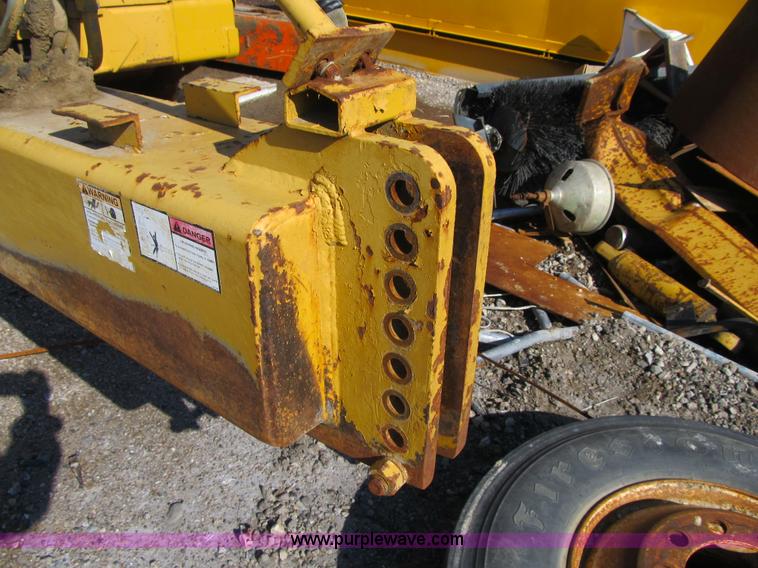 image for item F8960 2002 Reynolds 18 CMX pan scraper