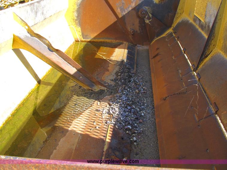 image for item F8960 2002 Reynolds 18 CMX pan scraper