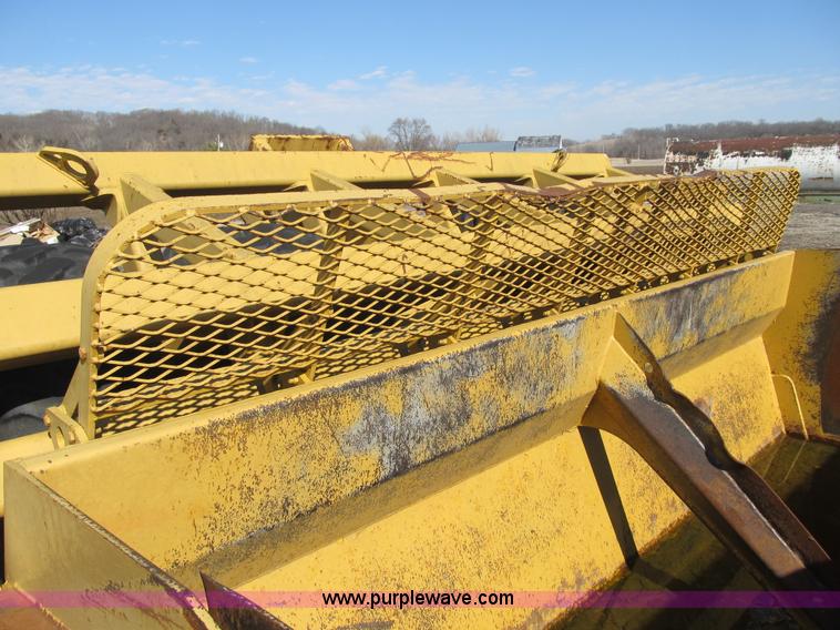 image for item F8960 2002 Reynolds 18 CMX pan scraper