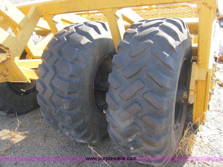 image for item F8960 2002 Reynolds 18 CMX pan scraper