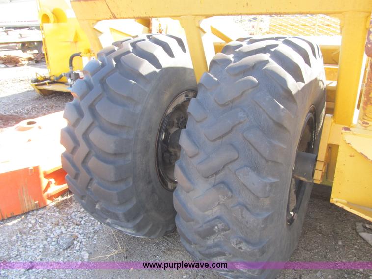 image for item F8960 2002 Reynolds 18 CMX pan scraper