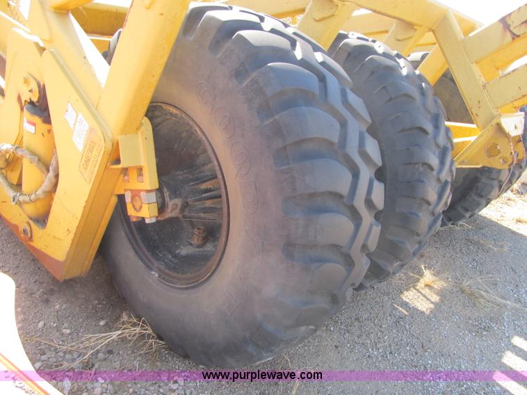 image for item F8960 2002 Reynolds 18 CMX pan scraper