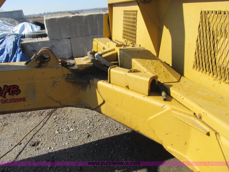 image for item F8960 2002 Reynolds 18 CMX pan scraper