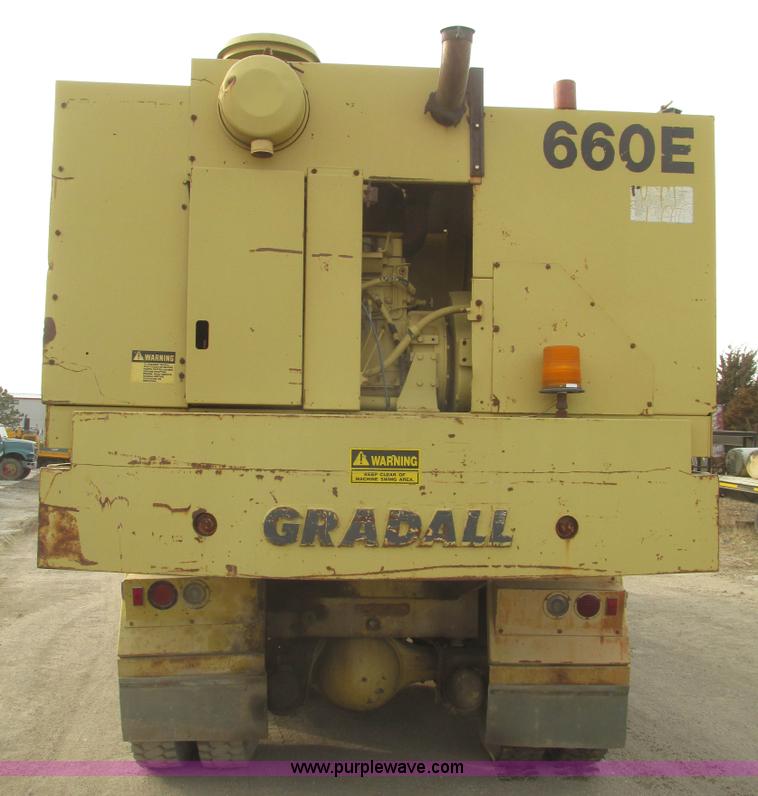 image for item G9796 Gradall G660E rubber tired excavator