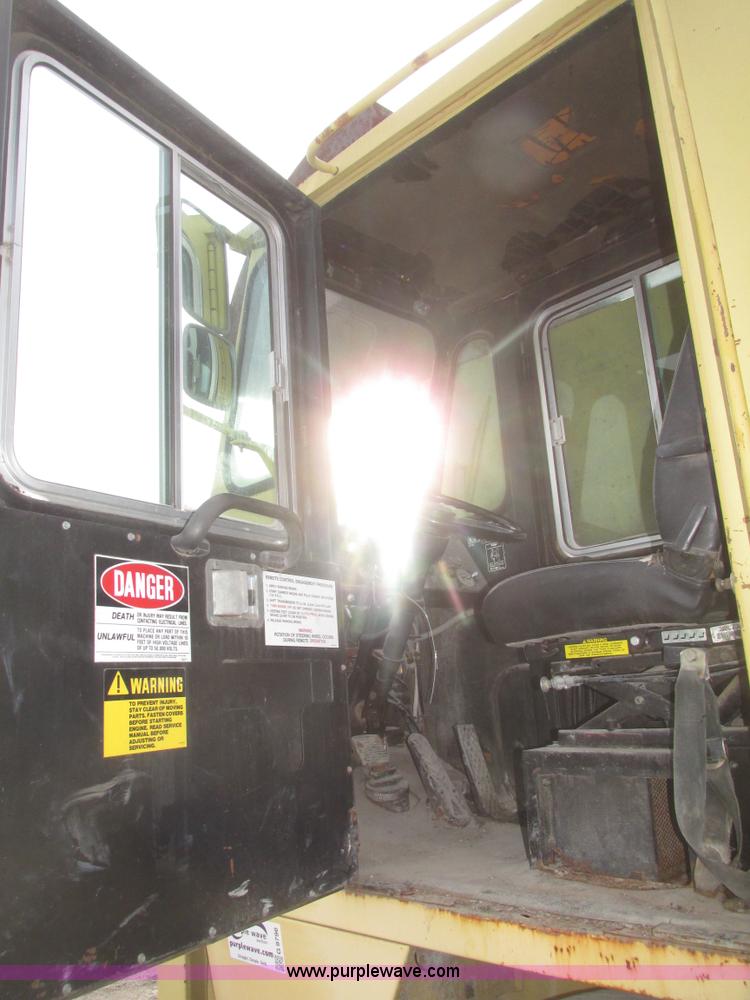 image for item G9796 Gradall G660E rubber tired excavator