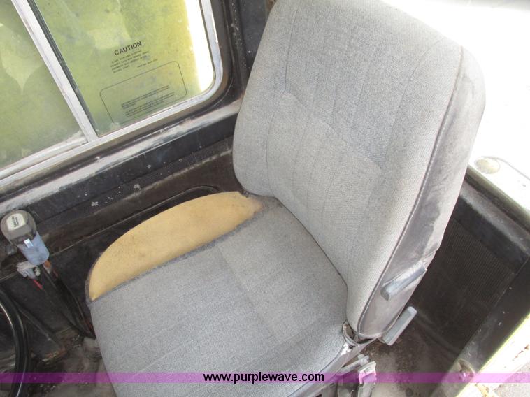 image for item G9796 Gradall G660E rubber tired excavator