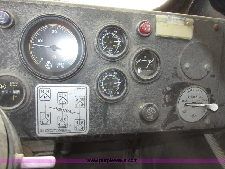 image for item G9796 Gradall G660E rubber tired excavator