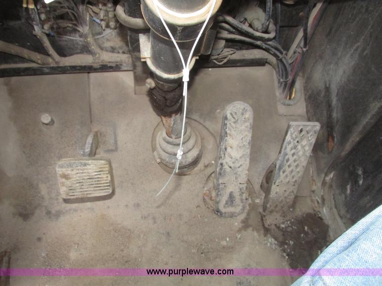 image for item G9796 Gradall G660E rubber tired excavator