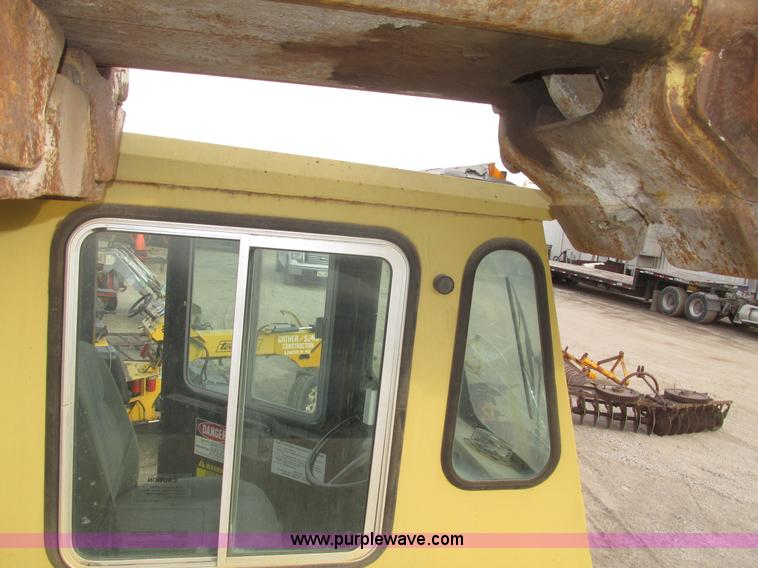 image for item G9796 Gradall G660E rubber tired excavator