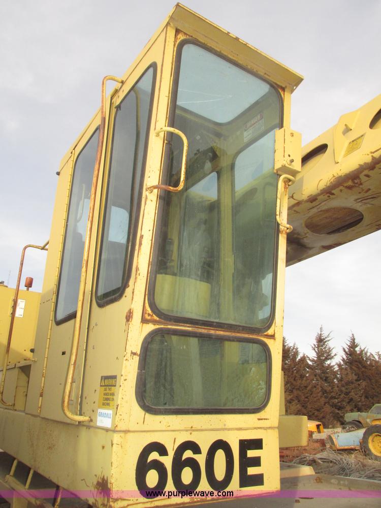 image for item G9796 Gradall G660E rubber tired excavator