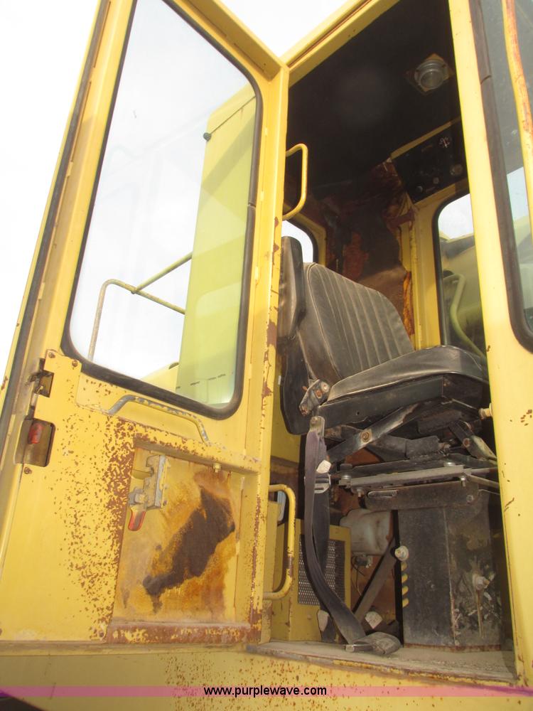 image for item G9796 Gradall G660E rubber tired excavator