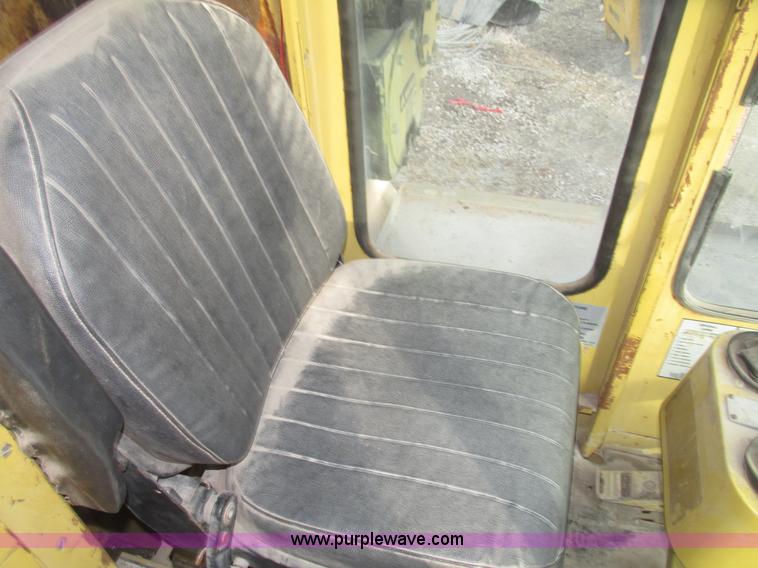 image for item G9796 Gradall G660E rubber tired excavator