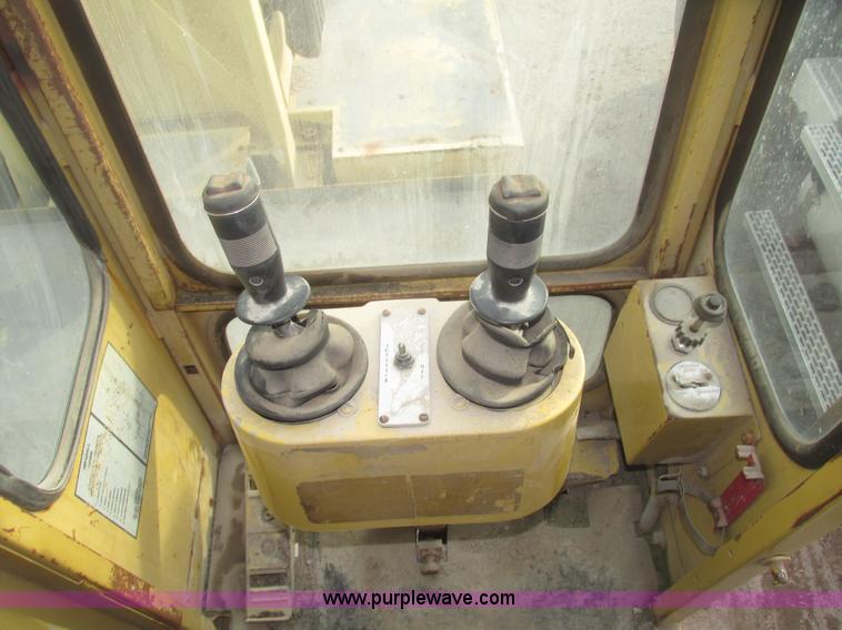 image for item G9796 Gradall G660E rubber tired excavator