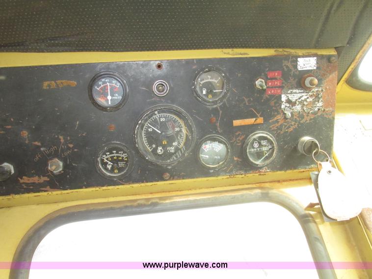 image for item G9796 Gradall G660E rubber tired excavator