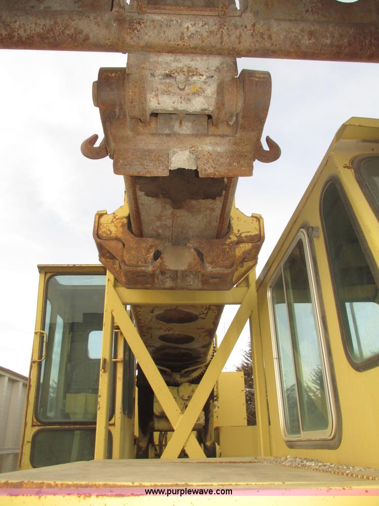 image for item G9796 Gradall G660E rubber tired excavator