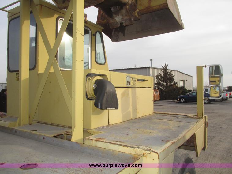 image for item G9796 Gradall G660E rubber tired excavator