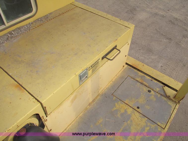 image for item G9796 Gradall G660E rubber tired excavator