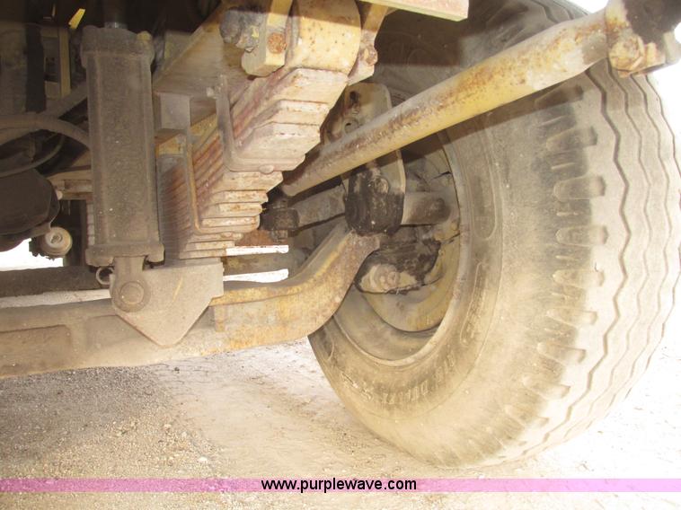 image for item G9796 Gradall G660E rubber tired excavator