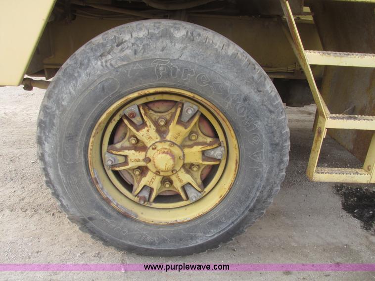 image for item G9796 Gradall G660E rubber tired excavator