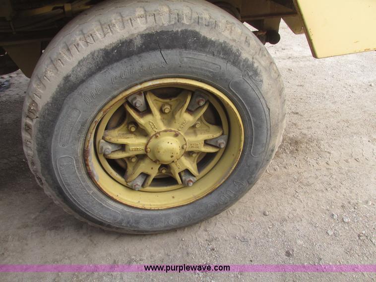 image for item G9796 Gradall G660E rubber tired excavator