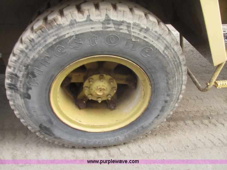 image for item G9796 Gradall G660E rubber tired excavator