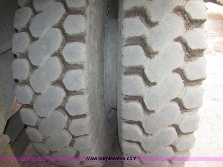 image for item G9796 Gradall G660E rubber tired excavator