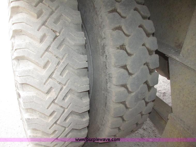 image for item G9796 Gradall G660E rubber tired excavator