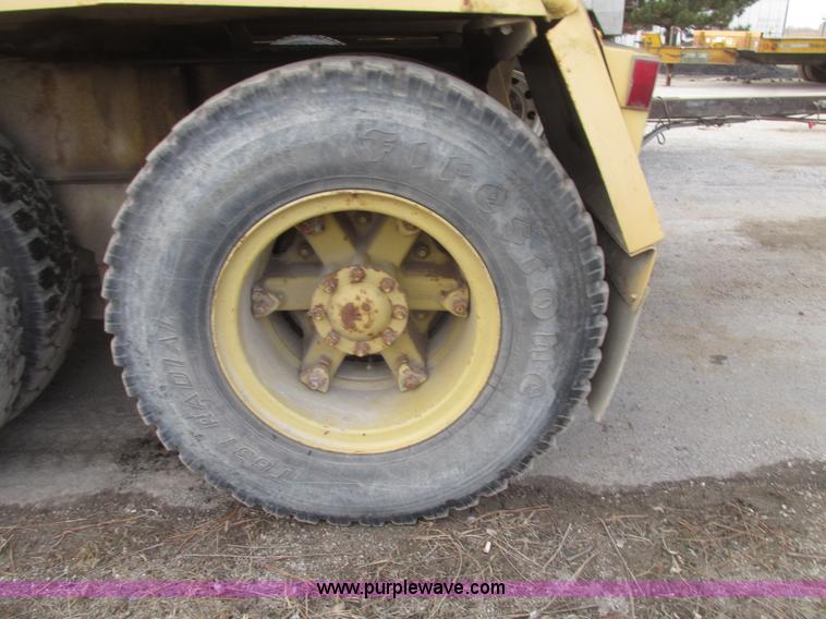 image for item G9796 Gradall G660E rubber tired excavator