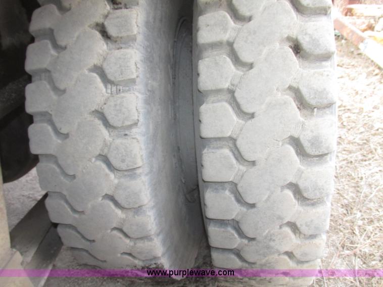 image for item G9796 Gradall G660E rubber tired excavator