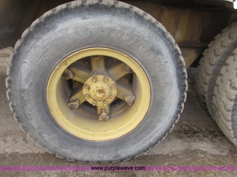 image for item G9796 Gradall G660E rubber tired excavator