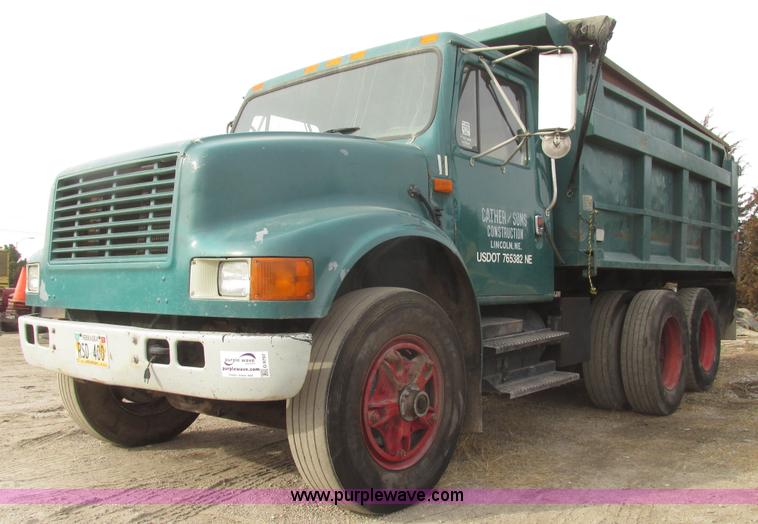 image for item G9797 1993 International 4900 dump truck
