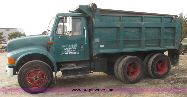 image for item G9797 1993 International 4900 dump truck