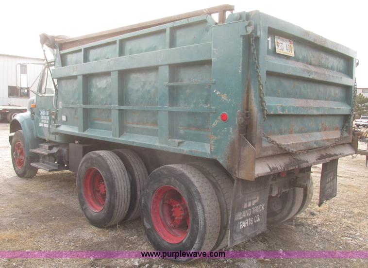 image for item G9797 1993 International 4900 dump truck