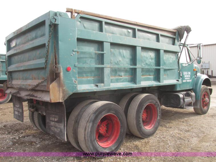 image for item G9797 1993 International 4900 dump truck