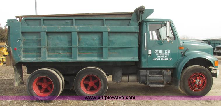 image for item G9797 1993 International 4900 dump truck