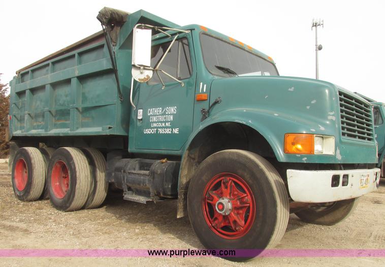 image for item G9797 1993 International 4900 dump truck
