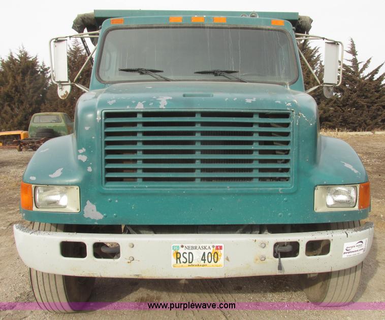 image for item G9797 1993 International 4900 dump truck