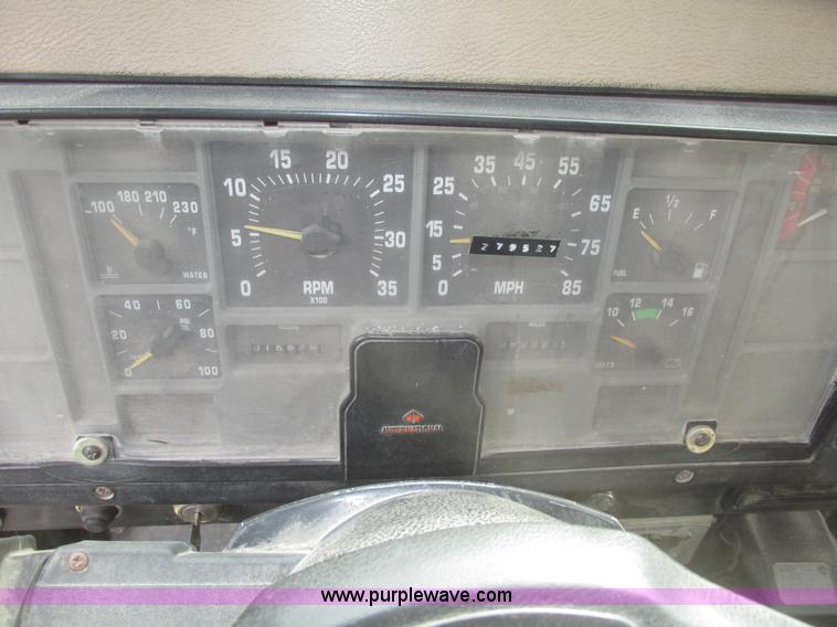 image for item G9797 1993 International 4900 dump truck