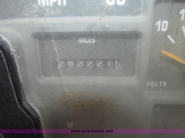 image for item G9797 1993 International 4900 dump truck