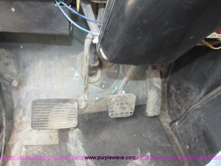 image for item G9797 1993 International 4900 dump truck