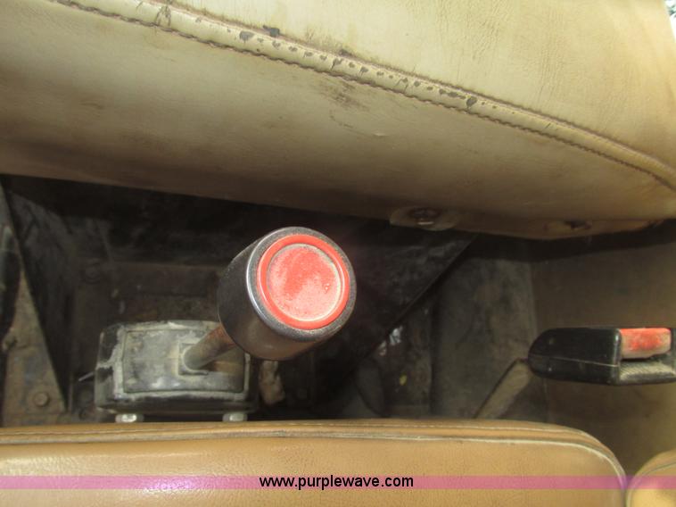 image for item G9797 1993 International 4900 dump truck