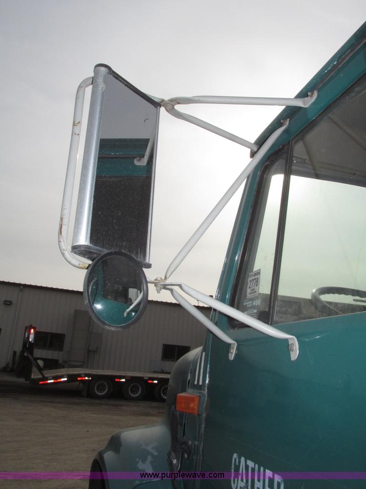 image for item G9797 1993 International 4900 dump truck