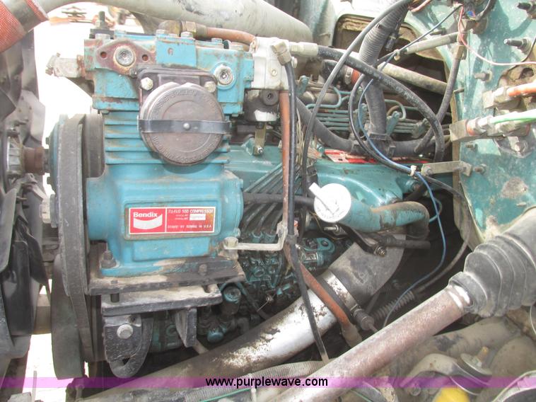 image for item G9797 1993 International 4900 dump truck