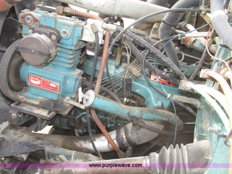 image for item G9797 1993 International 4900 dump truck