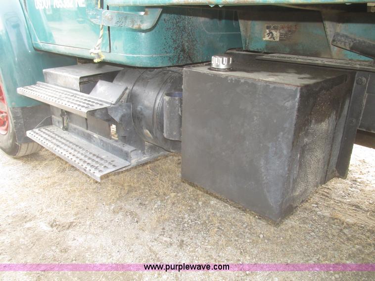 image for item G9797 1993 International 4900 dump truck