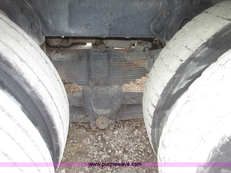 image for item G9797 1993 International 4900 dump truck