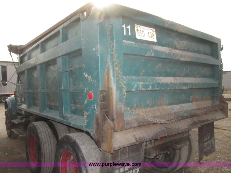 image for item G9797 1993 International 4900 dump truck