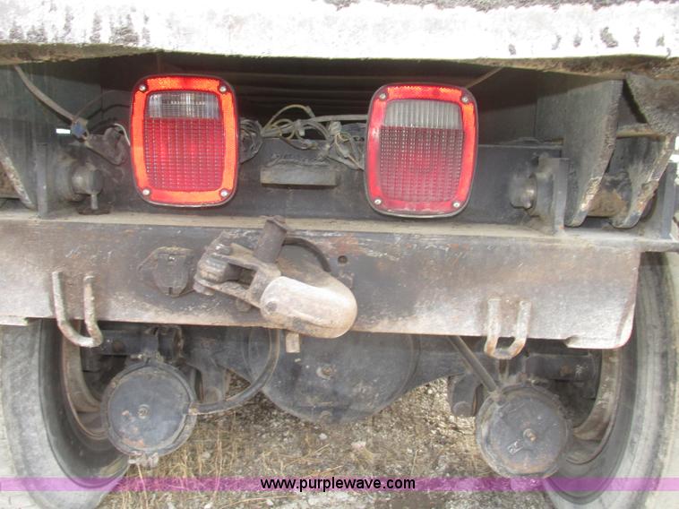 image for item G9797 1993 International 4900 dump truck